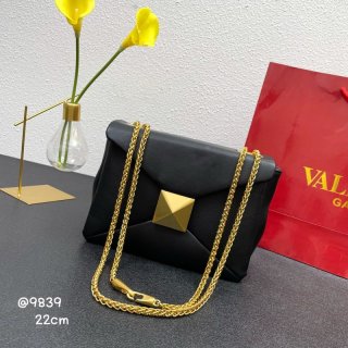 Valentino（レディース） バッグ通販。新作コレクションから日本未発売アイテムまで続々登場！nvbag637