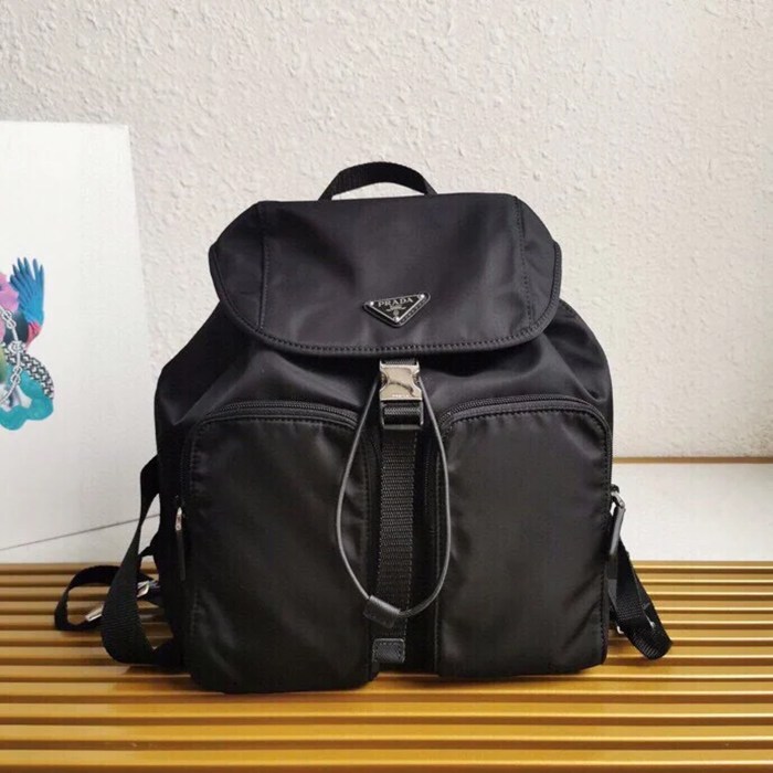Prada リュック サフィアーノレザー ブラック 1BZ070 サイズ:32x30x16cm