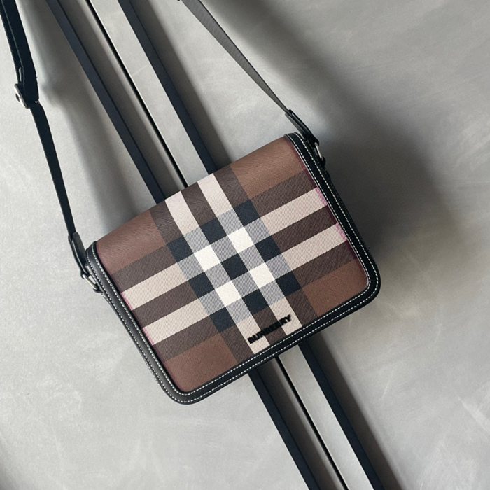 BURBERRY 1731 チェックメッセンジャー サイズ:25.5x21.5x6.5cm