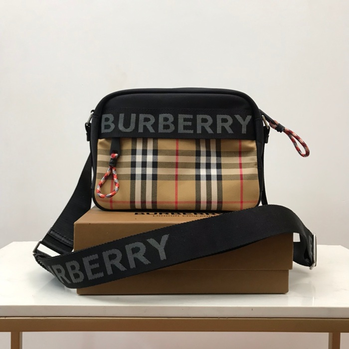 BURBERRY 6691 パイロットナイロン斜め掛け サイズ:22x16.5x11cm