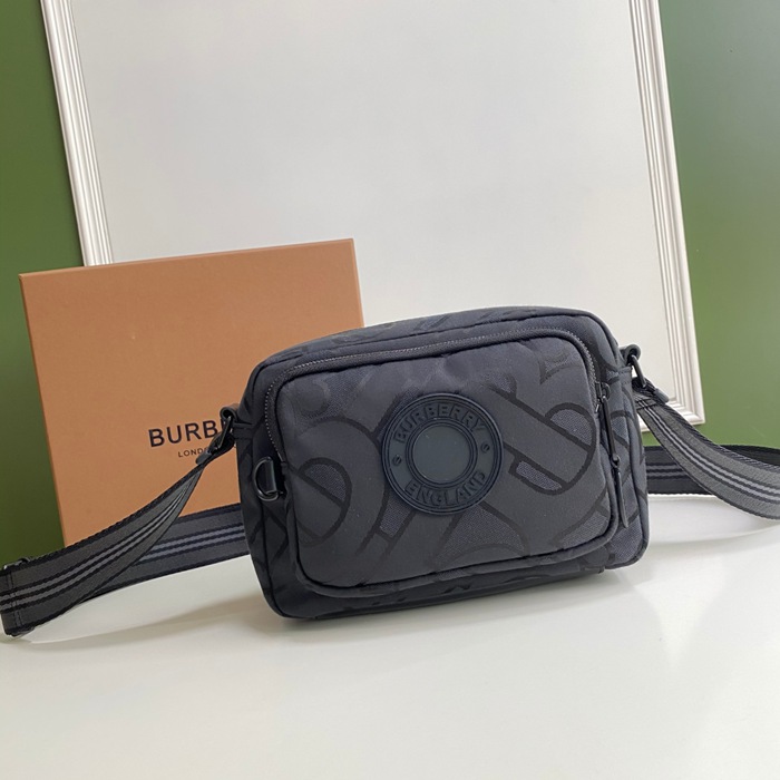 BURBERRY 3482 ナイロンカメラバッグ サイズ:23x15cm