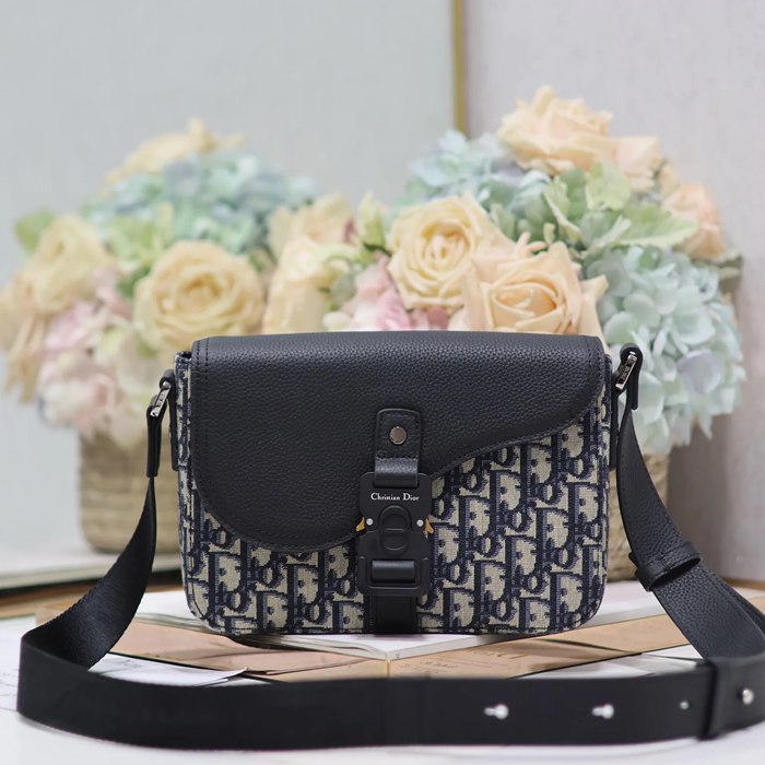 DIOR 049 プリント牛皮サドルフラップメッセンジャー 青布 サイズ:23x17cm