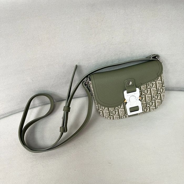 DIOR ミニサドルメッセンジャー サイズ:19.5x13x4.3cm