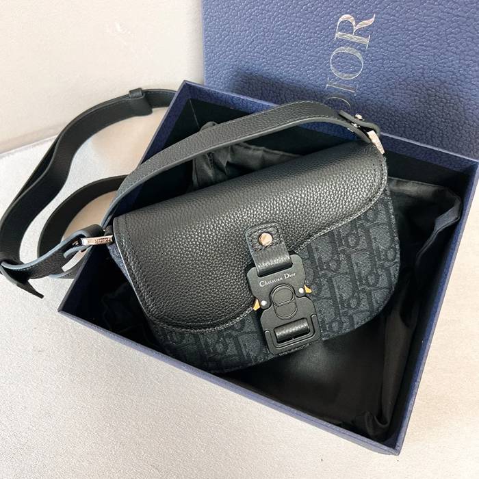 DIOR サドルメッセンジャー サイズ:19.5x13x4.3cm