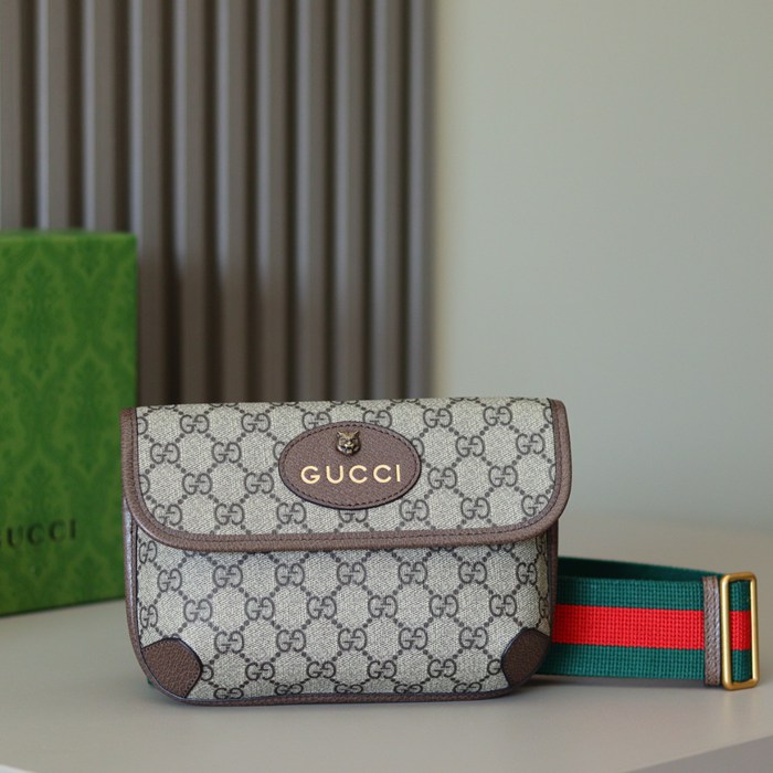 GUCCI ユニセックス斜め掛け サイズ:20x13x2.5cm