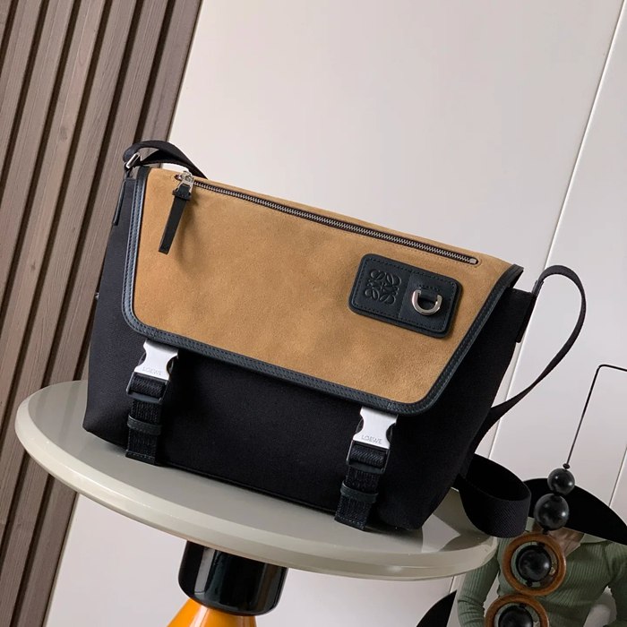 LOEWE 9100 中キャンバスメッセンジャー フレックス 黒深金黄 サイズ:38x27x9.5cm