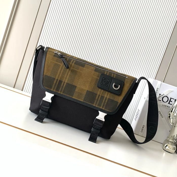 LOEWE 9100 中キャンバスメッセンジャー フレックス 緑チェック サイズ:38x27x9.5cm