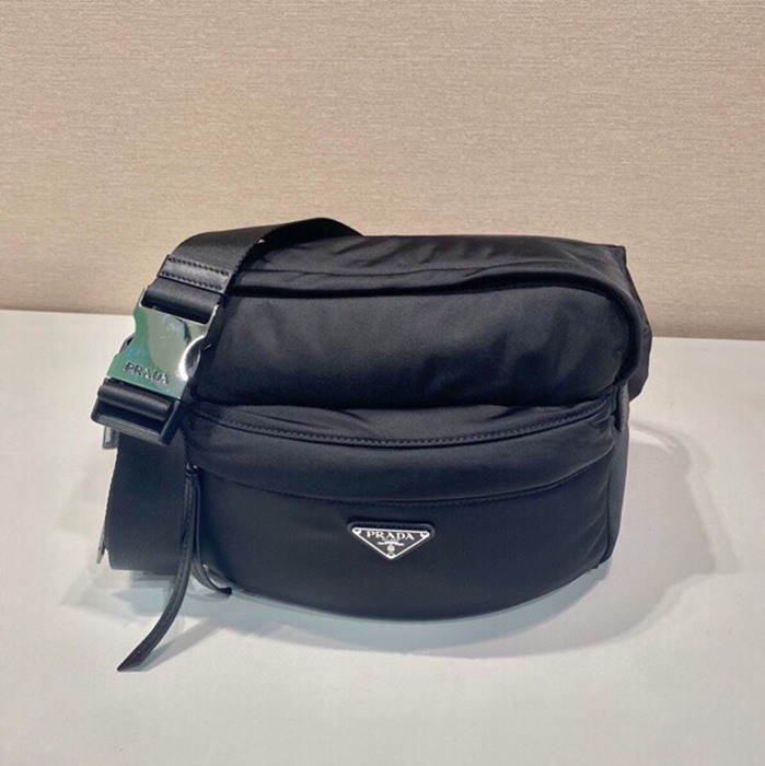 PRADA 2VH038B メッセンジャー サイズ:26x20x10cm