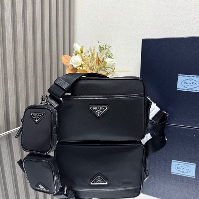 PRADA 2VH048 ナイロンショルダー サイズ:23x16cm