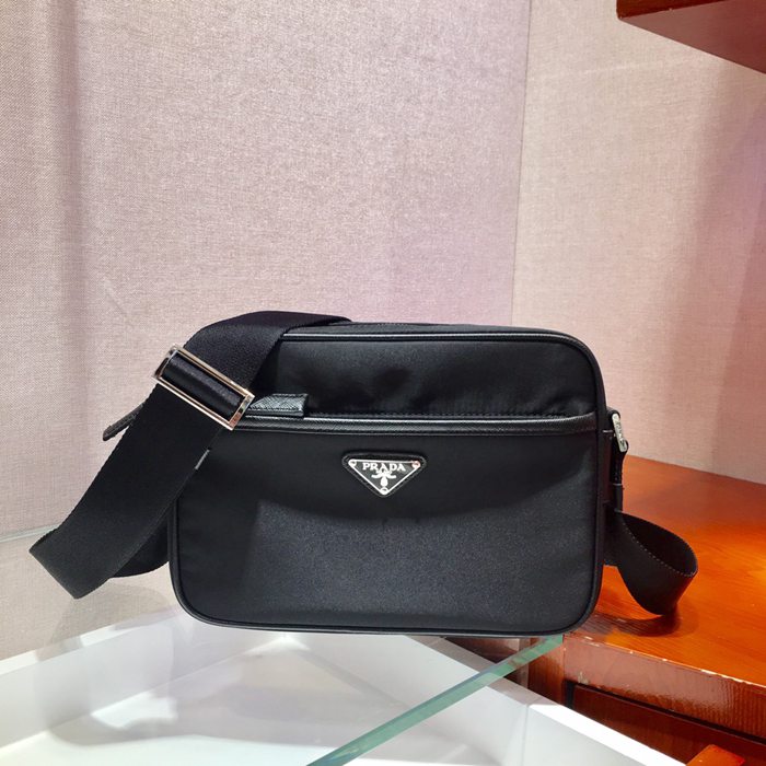PRADA 新作ウエストバッグ サイズ:26x12cm