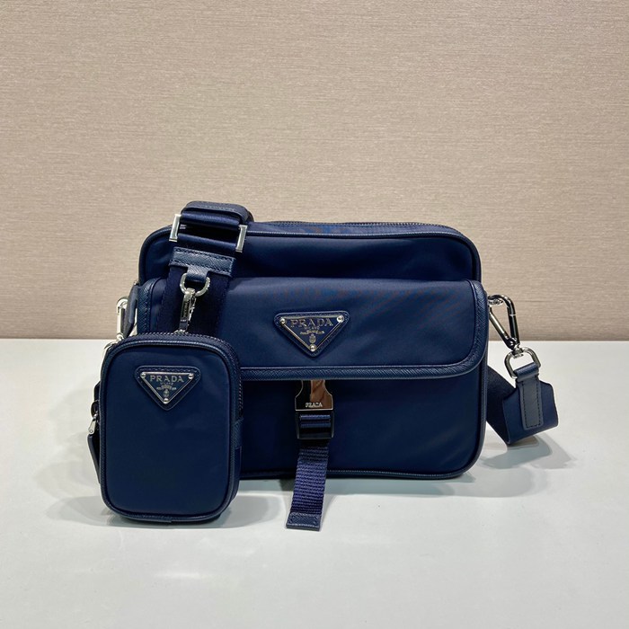 PRADA 新作斜め掛け サイズ:28x20x10cm