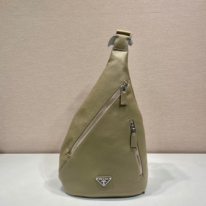 PRADA 2VZ092A オールレザー胸バッグ サイズ:37.5x26.5x10cm