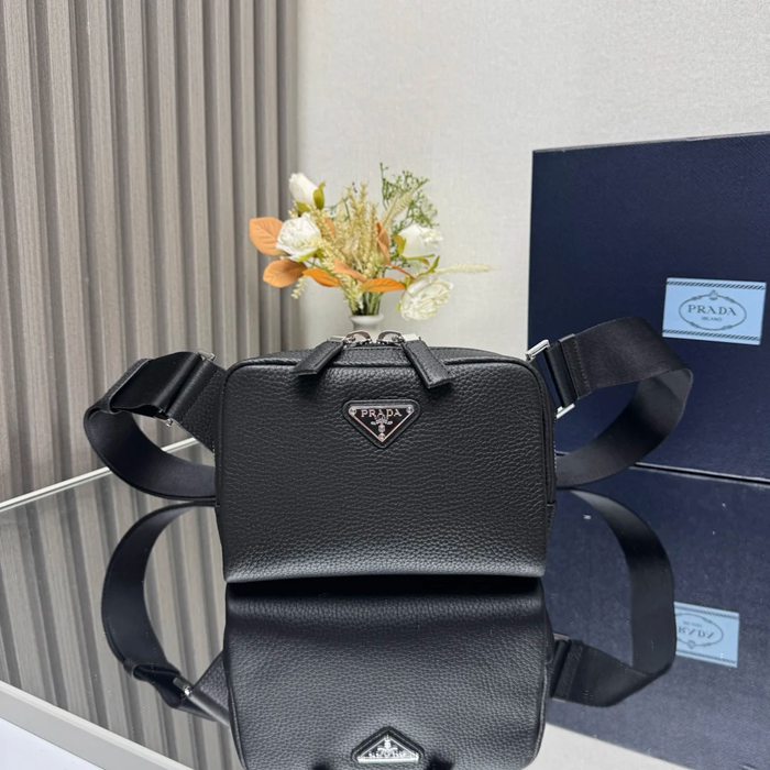 PRADA 2VH184 胸バッグ サイズ:19.5x13.5cm