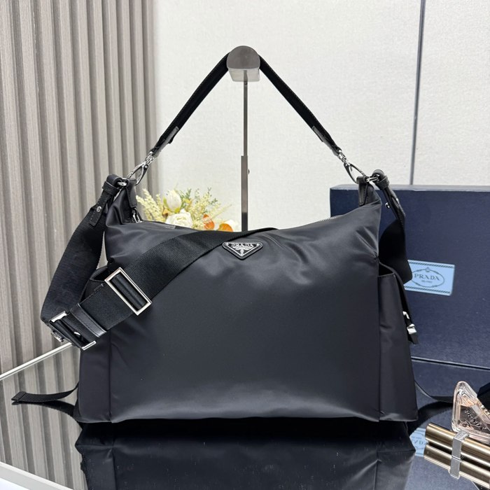 PRADA 2VH204 エクスプロアバッグ エクスプローラー サイズ:43x29.5x15cm