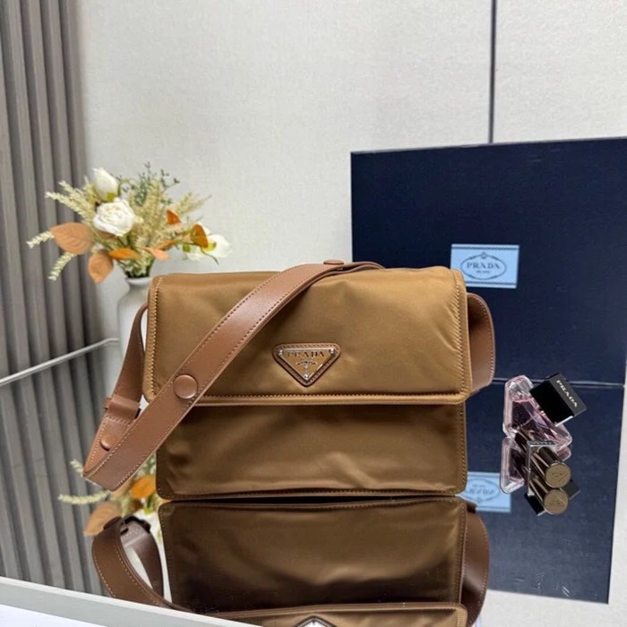 PRADA 1BD313 リナイロンショルダー 小 サイズ:23x16x11cm