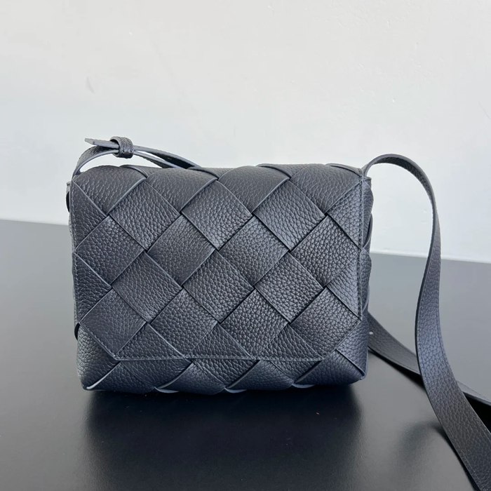 BOTTEGA VENETA BV 795637 ディアゴ斜め掛け サイズ:22.5x16.5x5.5cm