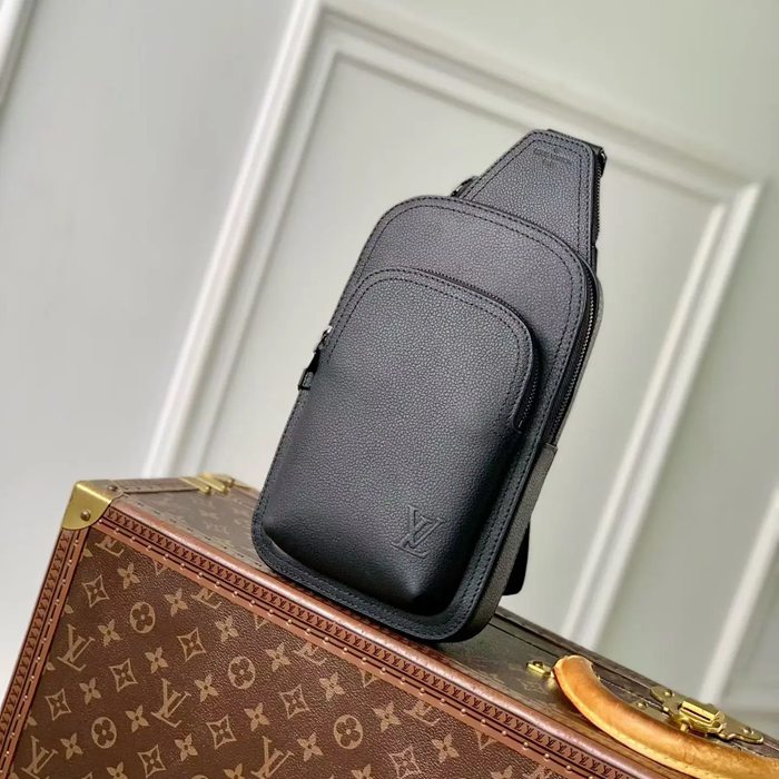 LOUIS VUITTON M15255 ネイビーショルダー アベニュー サイズ:33x16cm