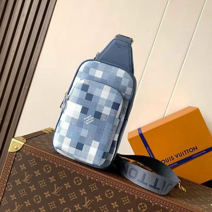 LOUIS VUITTON M28589 黒コーティングキャンバス胸バッグ サイズ:33x16x5.7cm