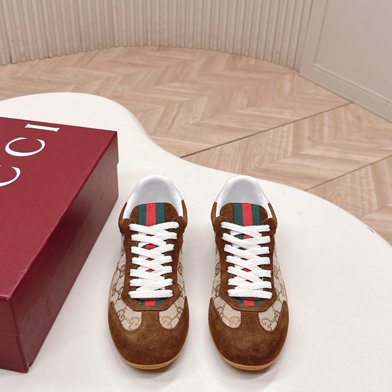 【GUCCI】新作アガサスニーカーメンズレディース