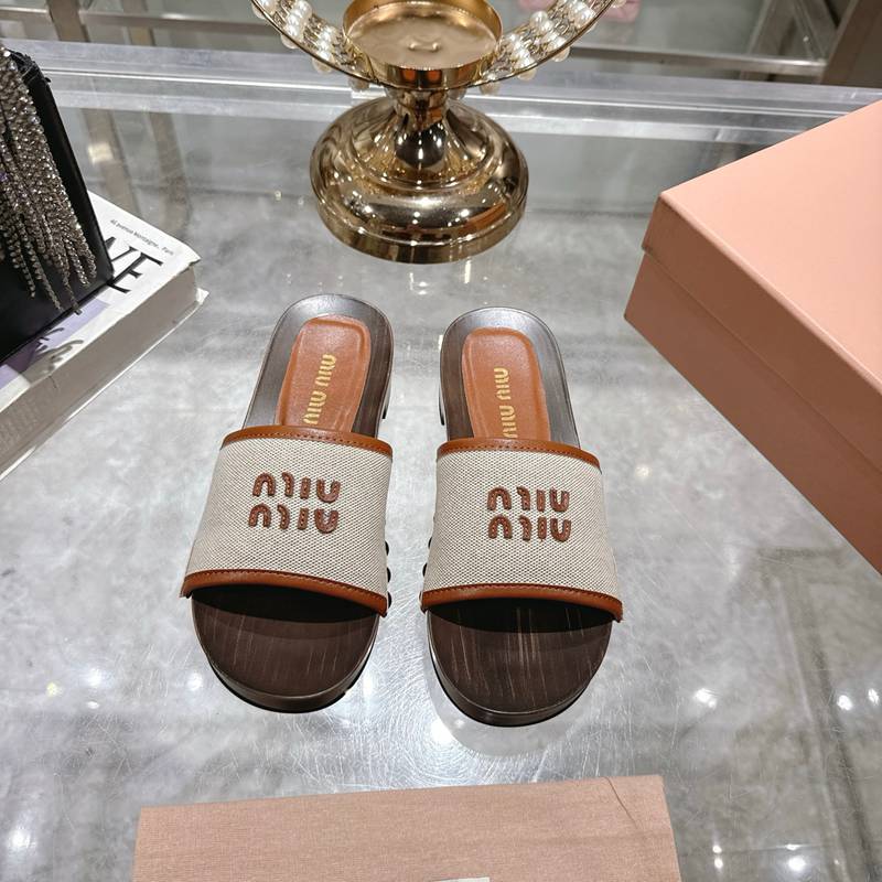 【MIUMIU】ウッドソールスリッポンレディース