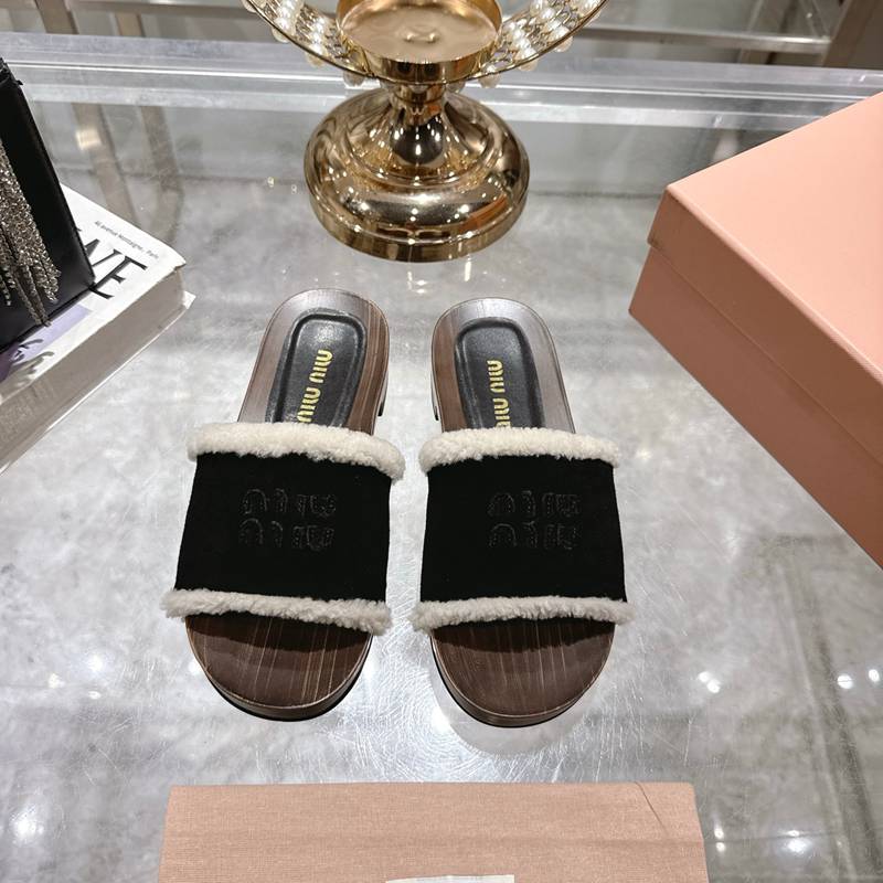 【MIUMIU】ウッドソールウールスリッポンレディース