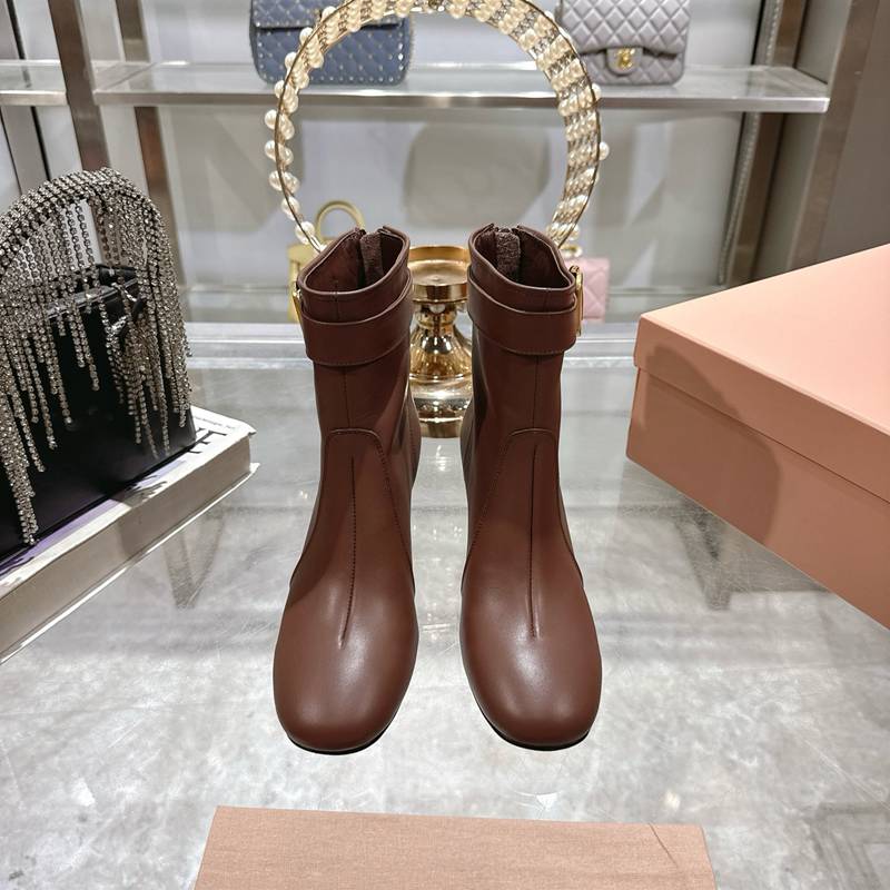 【MIUMIU】ショートブーツレザーブーツヒールブーツレディース