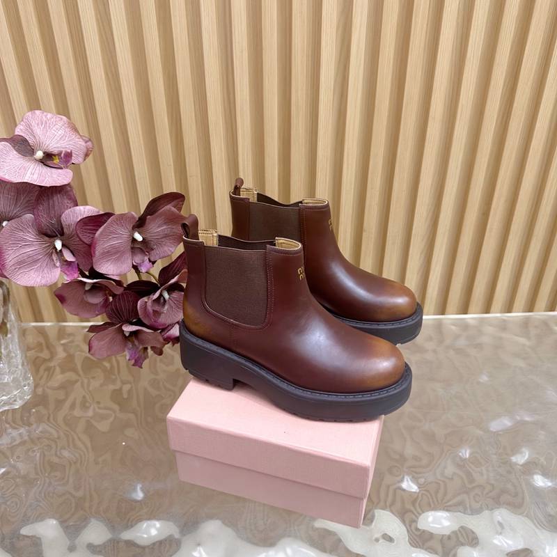 【MIUMIU】ショートブーツレザーブーツアンクルブーツレディース