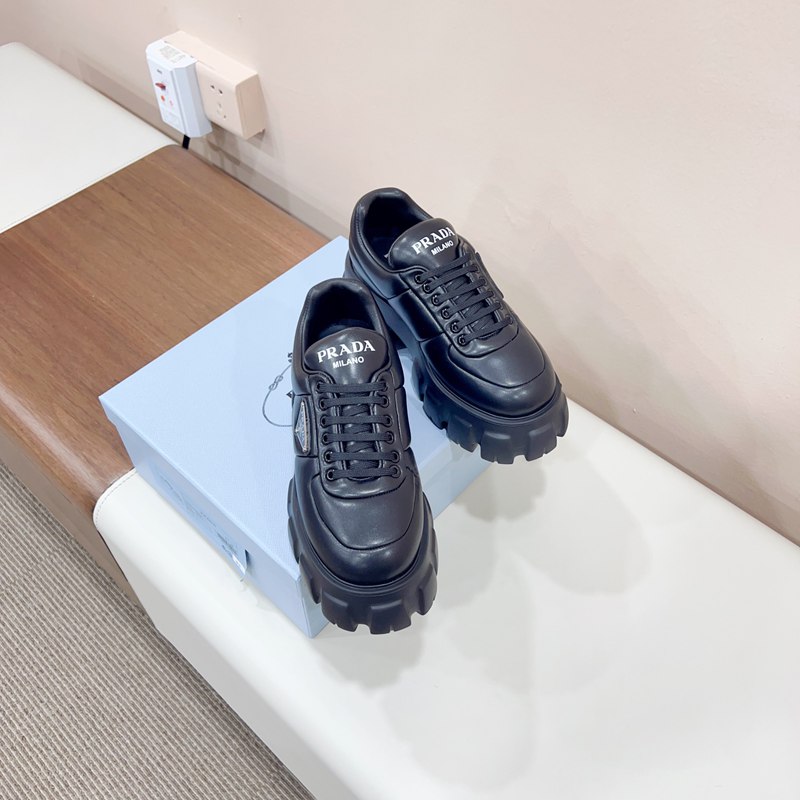 【PRADA】スニーカーレディース