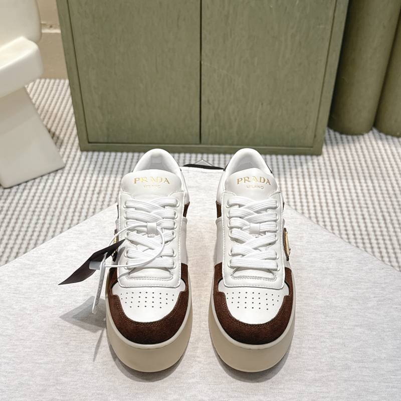 【PRADA】スニーカーレディース