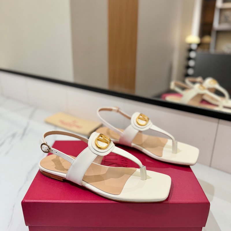 【VALENTINO】新作Vサンダルレディース