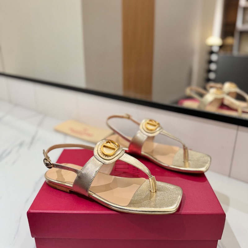 【VALENTINO】新作Vサンダルレディース