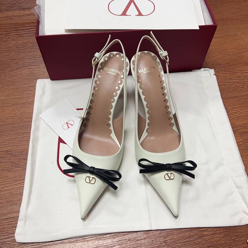 【VALENTINO】新作パンプスレディース