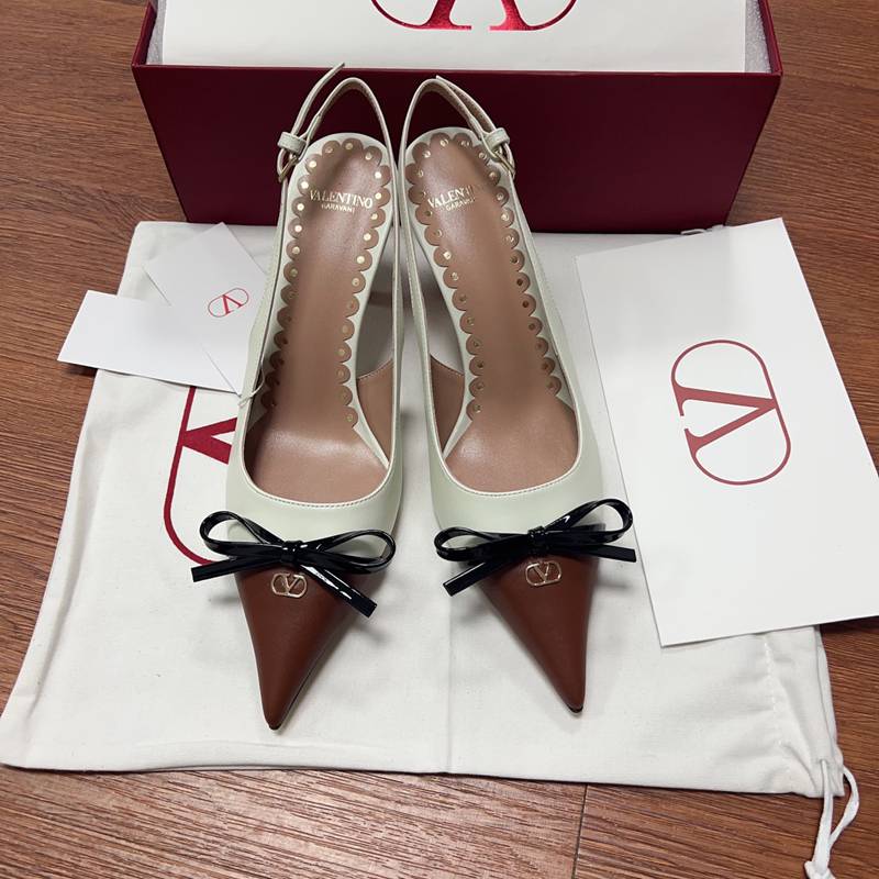 【VALENTINO】新作パンプスレディース