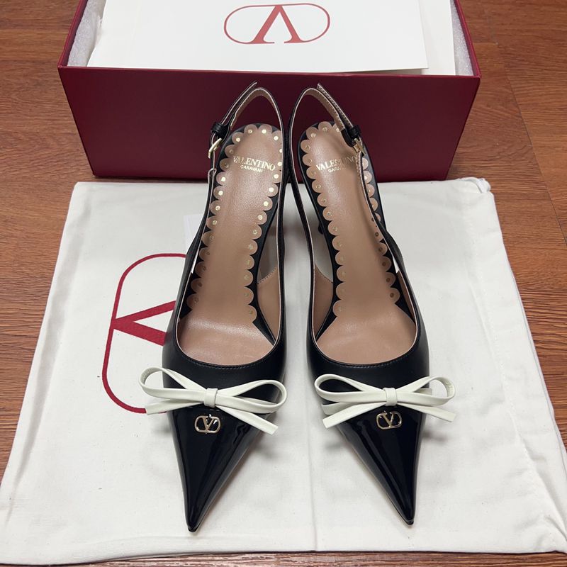 【VALENTINO】新作パンプスレディース