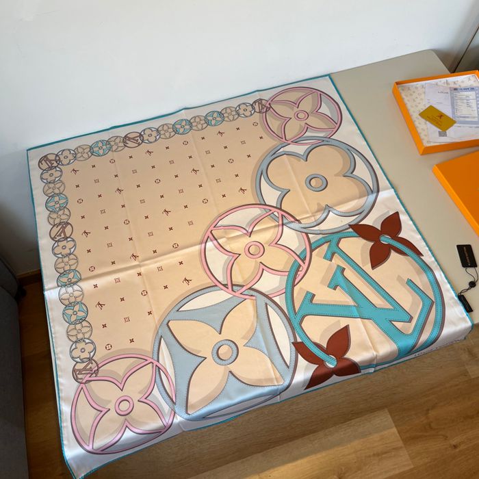 ルイ ヴィトン デュアリティシルクスカーフ 90 x 90cm
