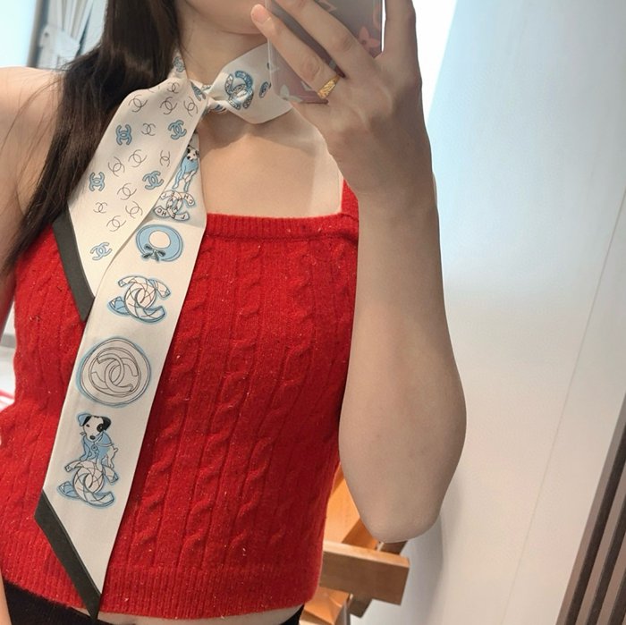 シャネル ツイリー小スカーフ。100％シルク 120 6cm