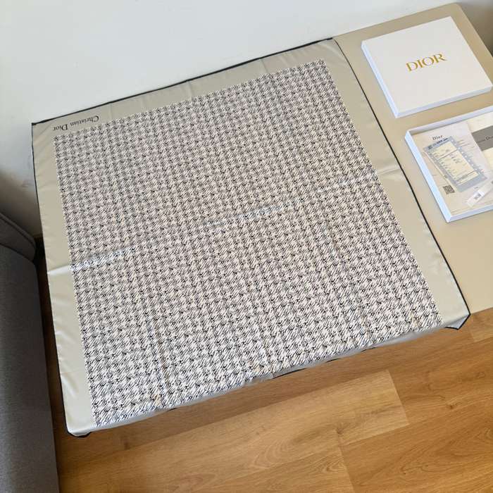 ディオール 新作90cmシルクスカーフ 90x90cm
