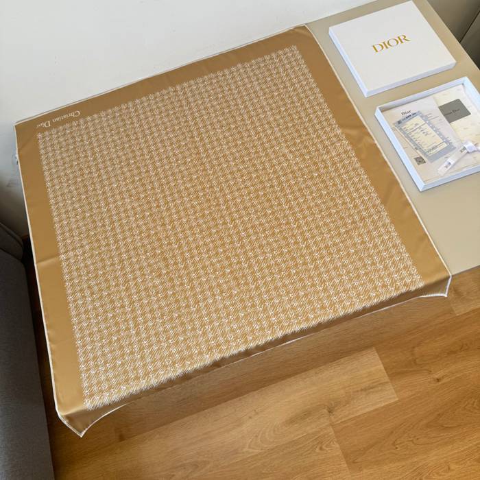 ディオール 新作90cmシルクスカーフ 90x90cm