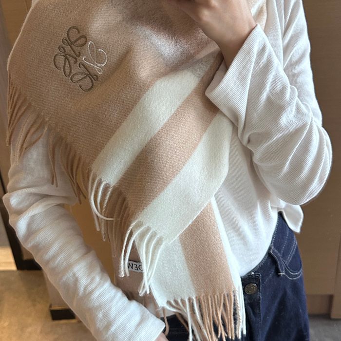 ロエベ めったに見ない優しい色合い 30x 180cm