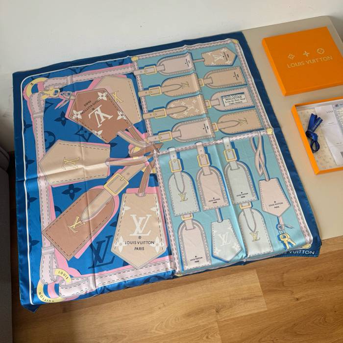 ルイ ヴィトン オリジナルシルクスカーフ 90X90cm