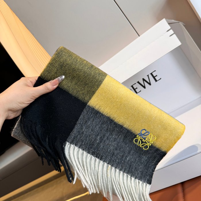 ロエベ めったに見ない優しい色合い。両面配色 30 x 180cm