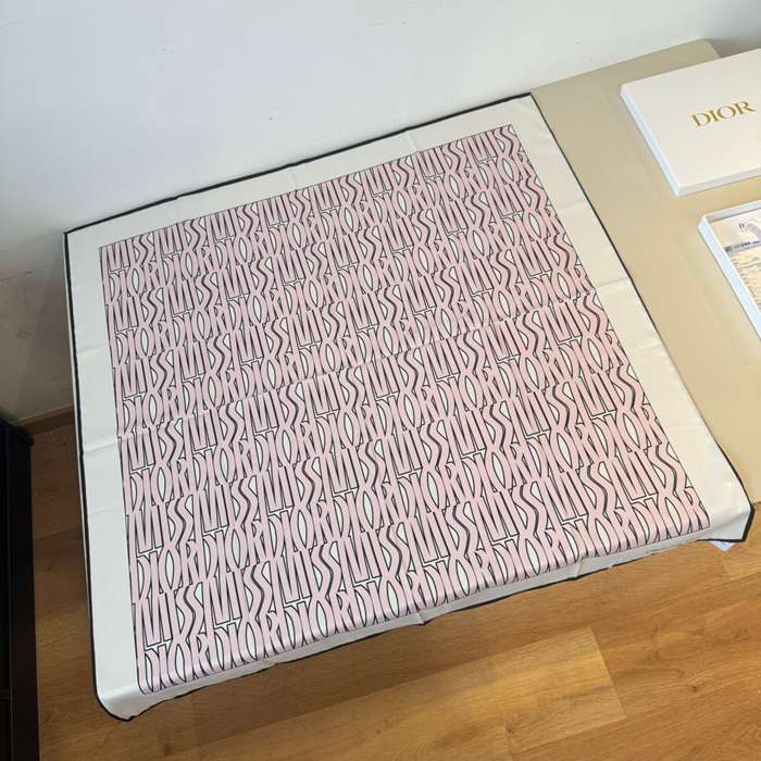 ディオール 新作90cmシルクスカーフ 90x90cm