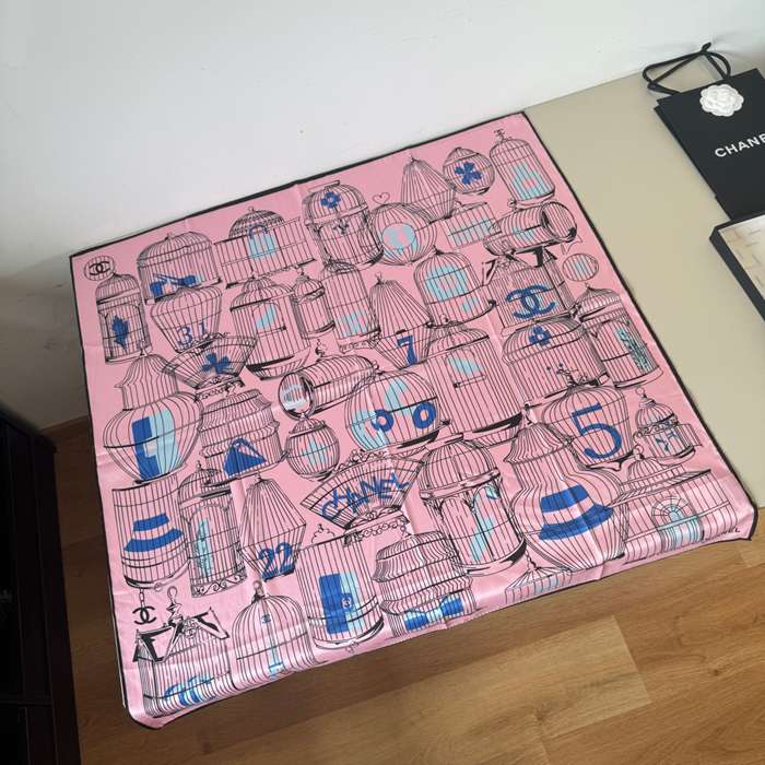 シャネル オリジナル90cmシルクスカーフ。鳥籠柄。100％シルク 90X90cm