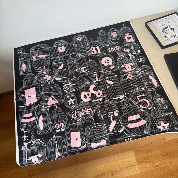 シャネル オリジナル90cmシルクスカーフ。鳥籠柄。100％シルク 90X90cm