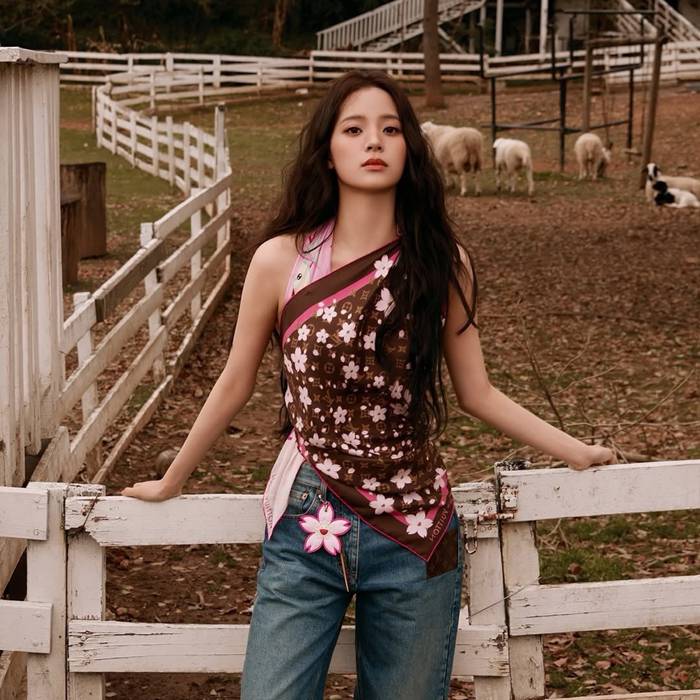 ルイ ヴィトン 新作シルクスカーフ。村上隆コラボ 90 x 90cm