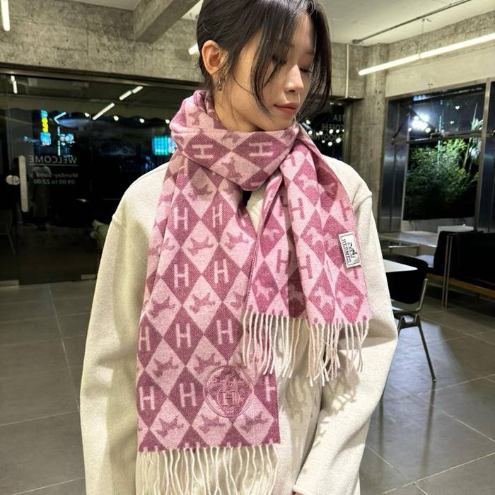 エルメス パリコレクション新作カシミヤスカーフ。モンゴル産細カシミヤ 180x32