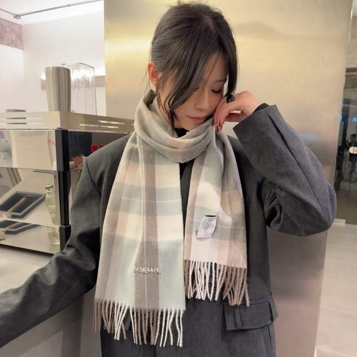 ロエベ 男女兼用スカーフ 30x180