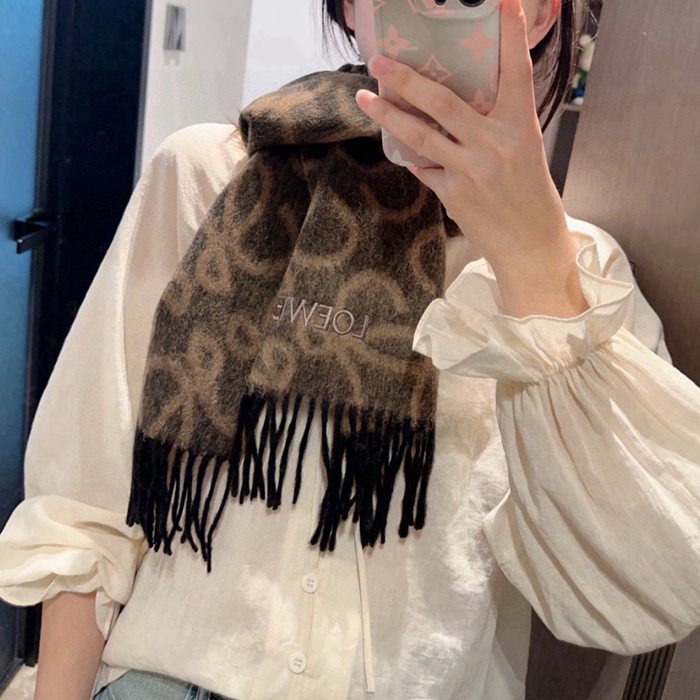 ロエベ 男女兼用スカーフ 30x180