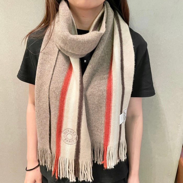 エルメス 新作男女兼用スカーフ。カシミヤ 32x180