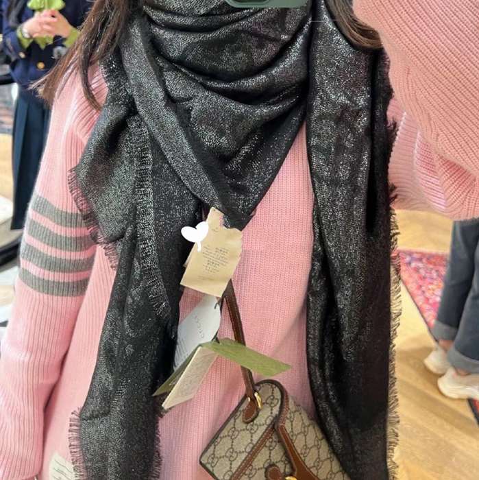 グッチ GG金糸提花ストール140。100％シルクベロア、金糸 140x140cm